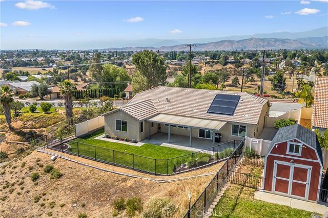 402 Buena Mesa Dr, Calimesa, CA 92320