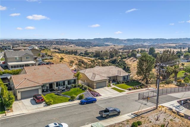 402 Buena Mesa Dr, Calimesa, CA 92320