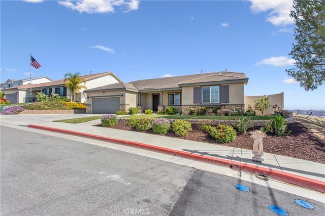 402 Buena Mesa Dr, Calimesa, CA 92320