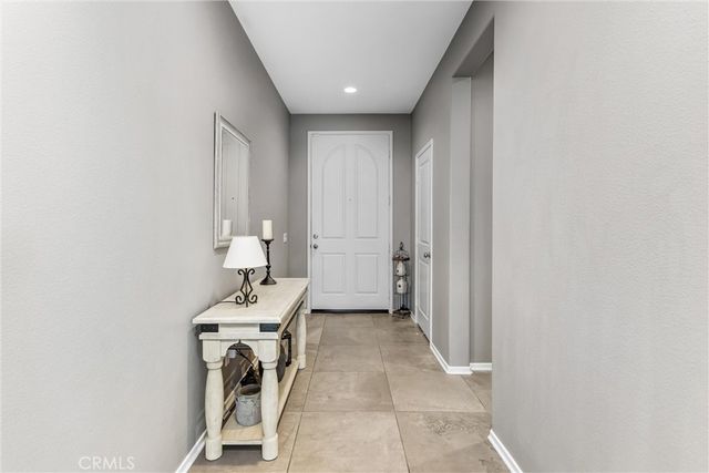 402 Buena Mesa Dr, Calimesa, CA 92320