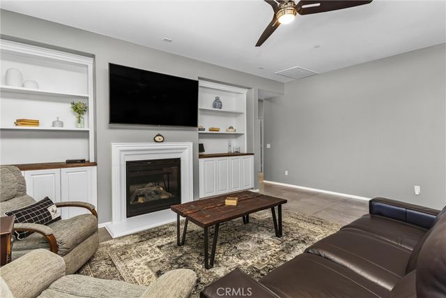 402 Buena Mesa Dr, Calimesa, CA 92320