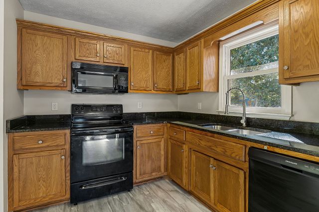 135 Meadowbrook Dr, Smithville, TN 37166