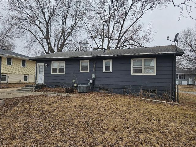 300 S P Street, Indianola, IA 50125
