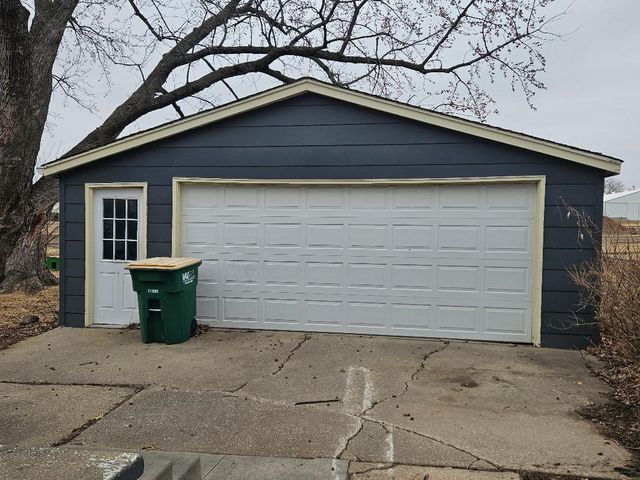 300 S P Street, Indianola, IA 50125