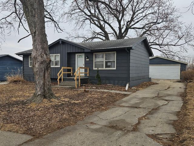 300 S P Street, Indianola, IA 50125