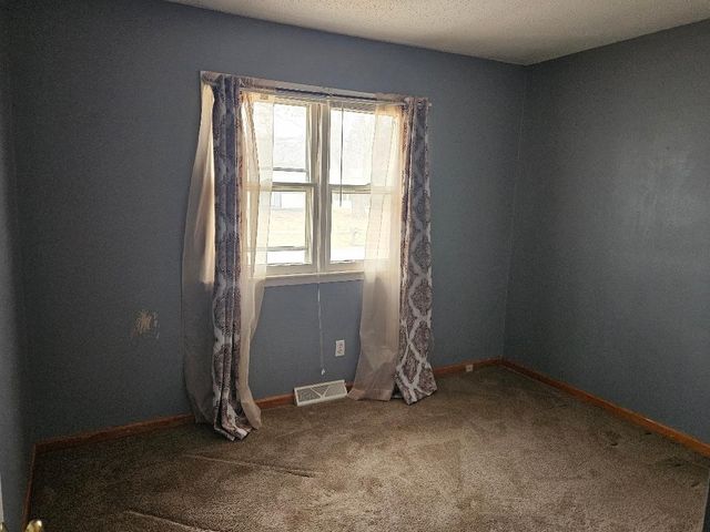 300 S P Street, Indianola, IA 50125