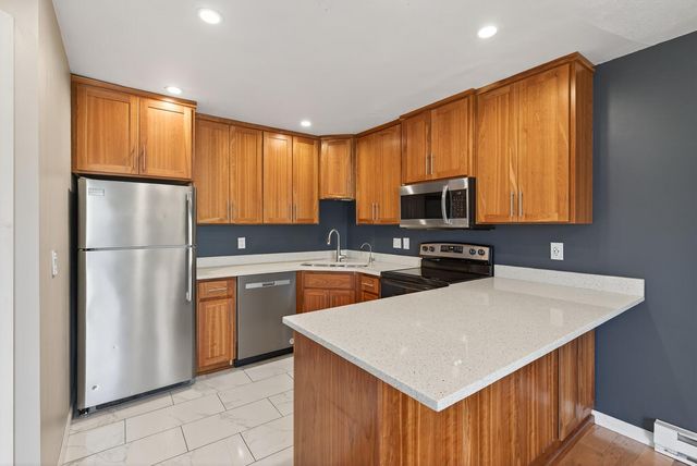 2010 Ridge Drive 11, Saint Louis Park, MN 55416