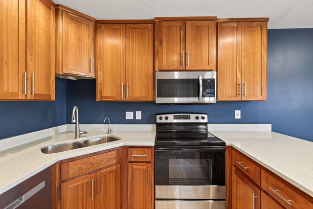 2010 Ridge Drive 11, Saint Louis Park, MN 55416