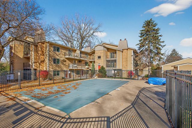 2010 Ridge Drive 11, Saint Louis Park, MN 55416