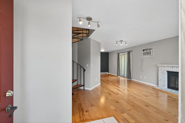 2010 Ridge Drive 11, Saint Louis Park, MN 55416