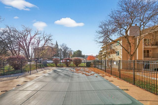 2010 Ridge Drive 11, Saint Louis Park, MN 55416