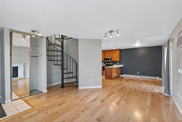 2010 Ridge Drive 11, Saint Louis Park, MN 55416