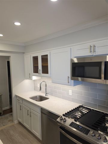 1 Oakridge Place 5K, Eastchester, NY 10709