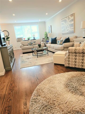 1 Oakridge Place 5K, Eastchester, NY 10709