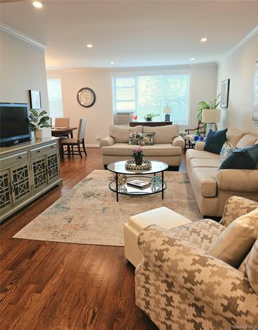 1 Oakridge Place 5K, Eastchester, NY 10709