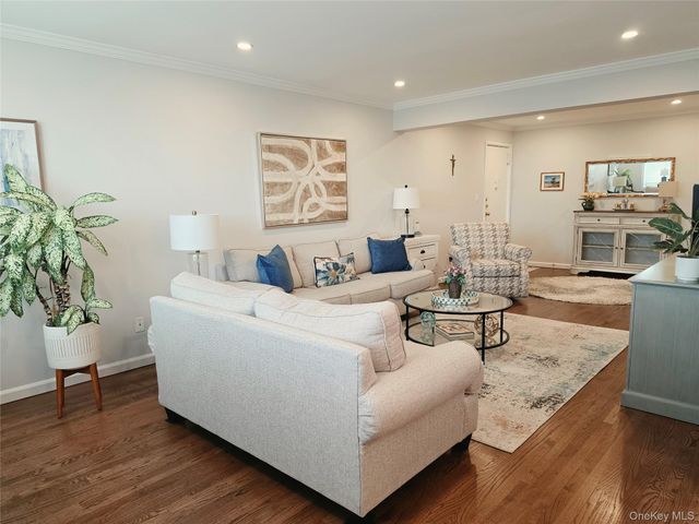 1 Oakridge Place 5K, Eastchester, NY 10709