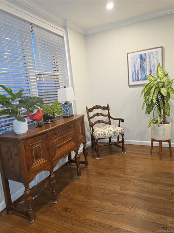 1 Oakridge Place 5K, Eastchester, NY 10709