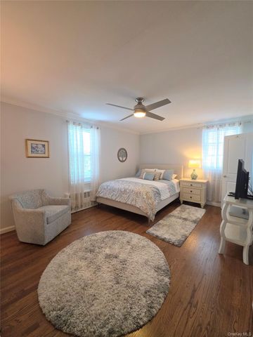 1 Oakridge Place 5K, Eastchester, NY 10709