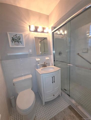 1 Oakridge Place 5K, Eastchester, NY 10709