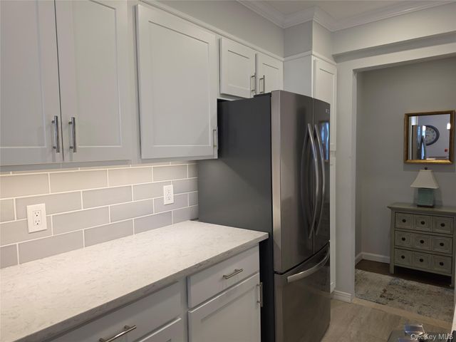 1 Oakridge Place 5K, Eastchester, NY 10709