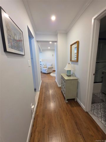 1 Oakridge Place 5K, Eastchester, NY 10709
