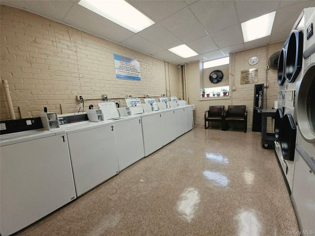 1 Oakridge Place 5K, Eastchester, NY 10709