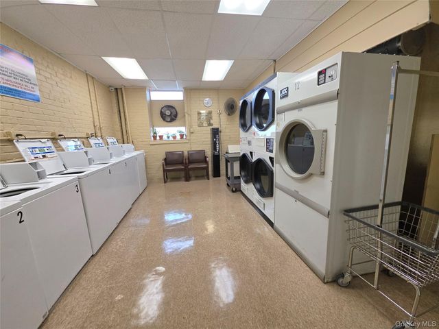 1 Oakridge Place 5K, Eastchester, NY 10709
