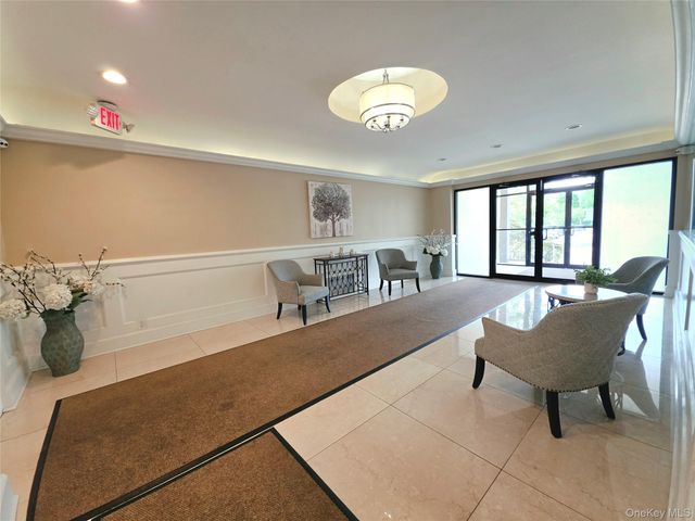 1 Oakridge Place 5K, Eastchester, NY 10709