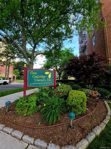 1 Oakridge Place 5K, Eastchester, NY 10709