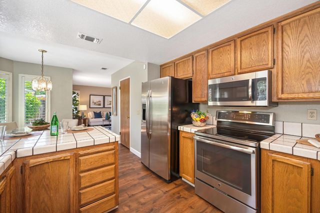 8530 Oak Harbour Ct, Fair Oaks, CA 95628