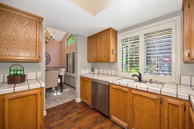 8530 Oak Harbour Ct, Fair Oaks, CA 95628