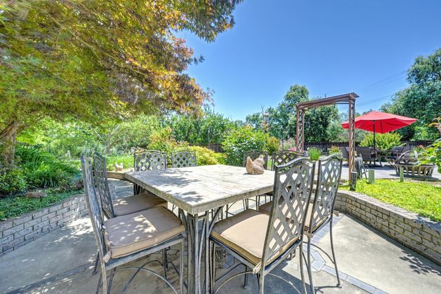 8530 Oak Harbour Ct, Fair Oaks, CA 95628