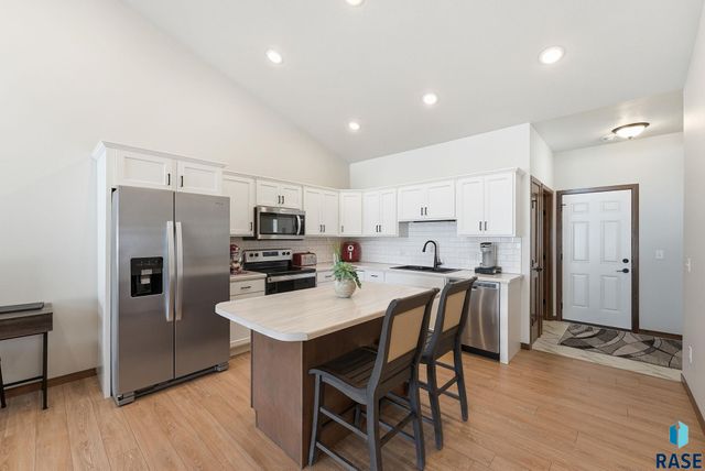 8167 E Tencate Pl Place, Sioux Falls, SD 57110