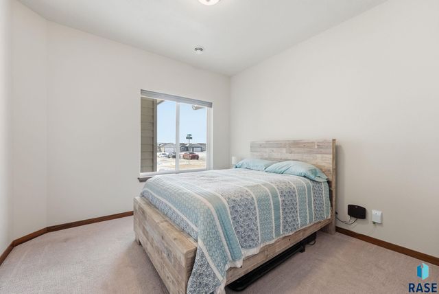 8167 E Tencate Pl Place, Sioux Falls, SD 57110