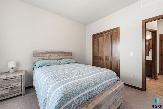 8167 E Tencate Pl Place, Sioux Falls, SD 57110