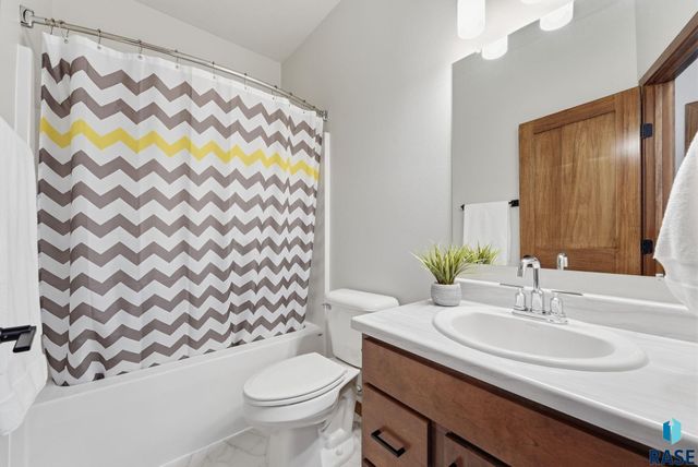 8167 E Tencate Pl Place, Sioux Falls, SD 57110