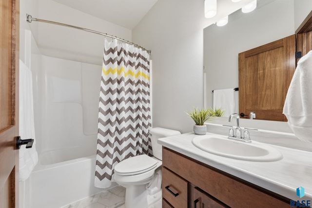 8167 E Tencate Pl Place, Sioux Falls, SD 57110