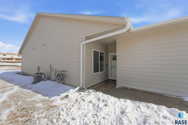 8167 E Tencate Pl Place, Sioux Falls, SD 57110