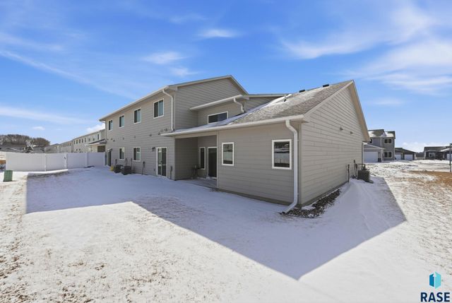 8167 E Tencate Pl Place, Sioux Falls, SD 57110