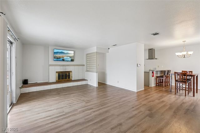 6912 Singing Dunes Lane, Las Vegas, NV 89145