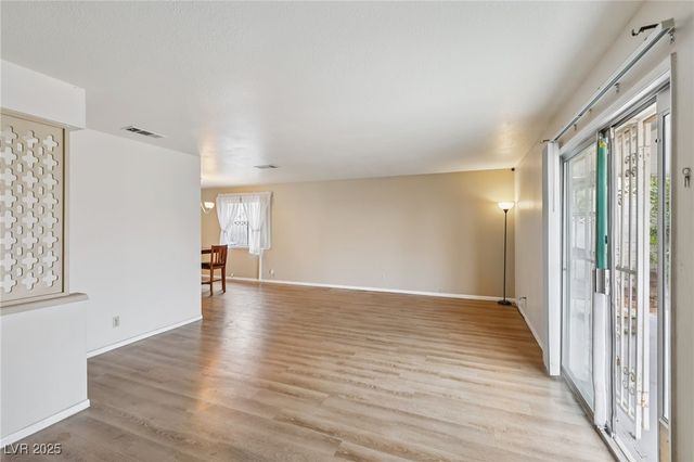 6912 Singing Dunes Lane, Las Vegas, NV 89145