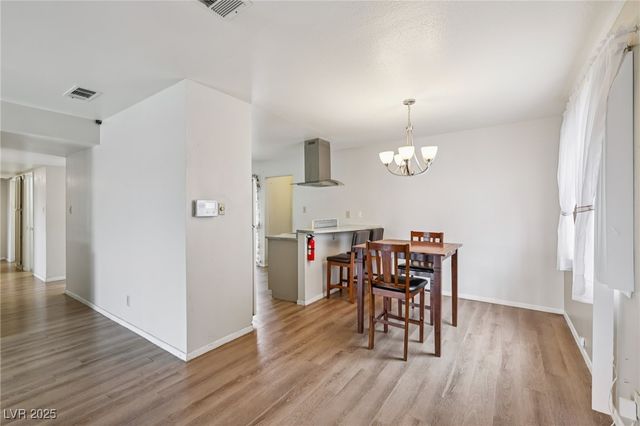 6912 Singing Dunes Lane, Las Vegas, NV 89145