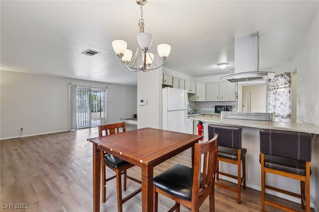 6912 Singing Dunes Lane, Las Vegas, NV 89145