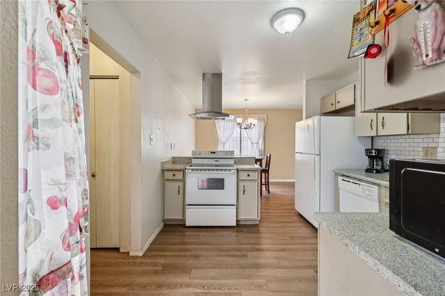 6912 Singing Dunes Lane, Las Vegas, NV 89145