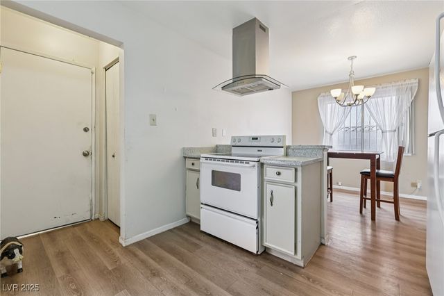 6912 Singing Dunes Lane, Las Vegas, NV 89145