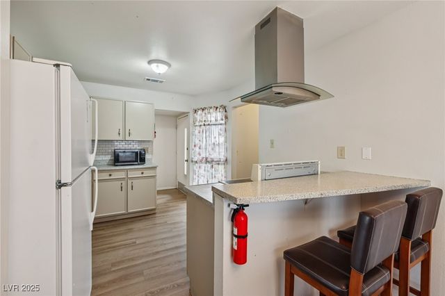 6912 Singing Dunes Lane, Las Vegas, NV 89145