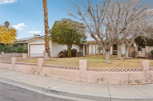 6912 Singing Dunes Lane, Las Vegas, NV 89145
