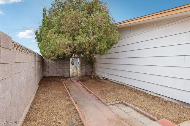 6912 Singing Dunes Lane, Las Vegas, NV 89145