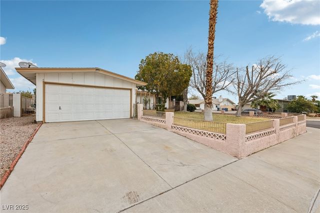 6912 Singing Dunes Lane, Las Vegas, NV 89145