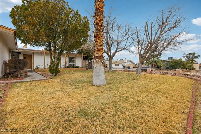 6912 Singing Dunes Lane, Las Vegas, NV 89145